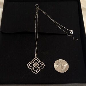 Elegant white gold and diamond Pendant Necklace